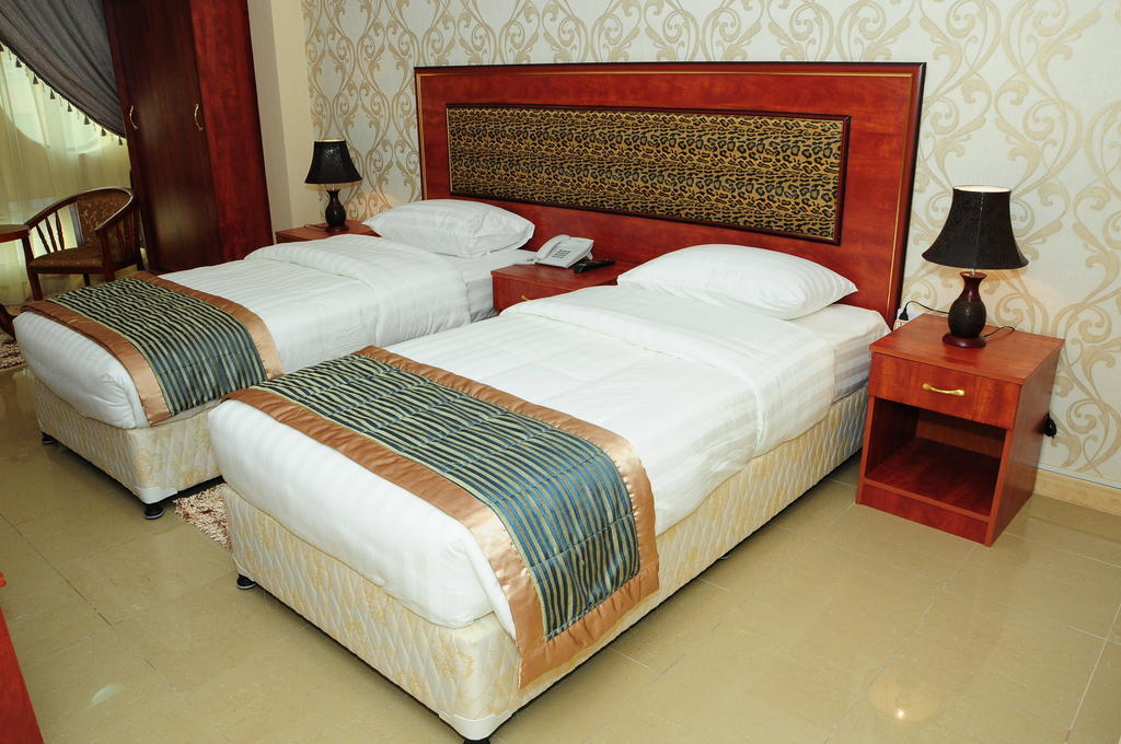 Sky Ways Hotel Дубай Стая снимка